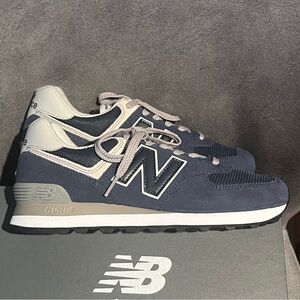 New Balance Women’s Sneakers 574 Navy Size 8.5 US